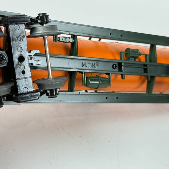 O-27 Gauge 3-Rail MTH Railking Rugged 33-7304 BNSF Railway Single Dome Tank Car - Picture 9 of 12